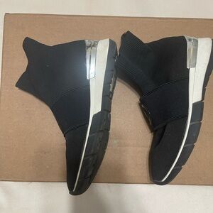 Stylish Black Women's Slip-On Sneakers